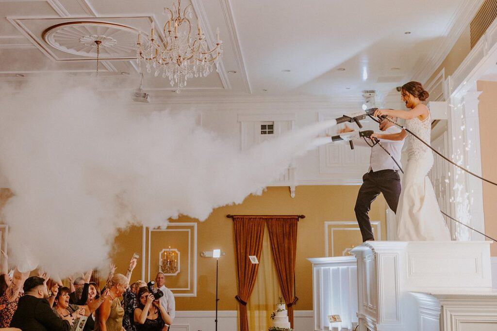 Wunderschöner Hochzeitstanz, spektakuläre Show und professionelle Choreografie.