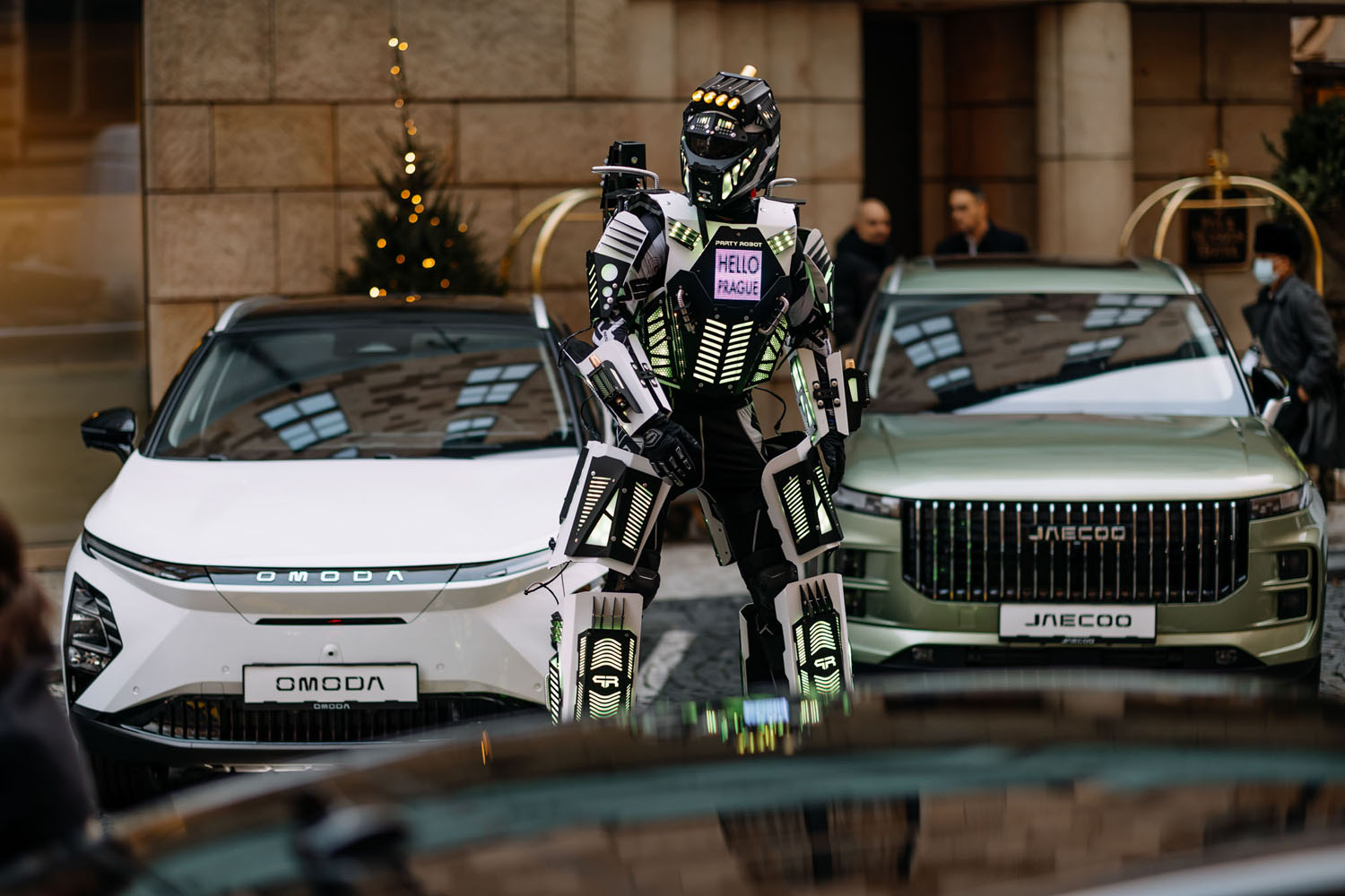 Party Robot várja, hogy akcióba lenüljön a lánykérésre